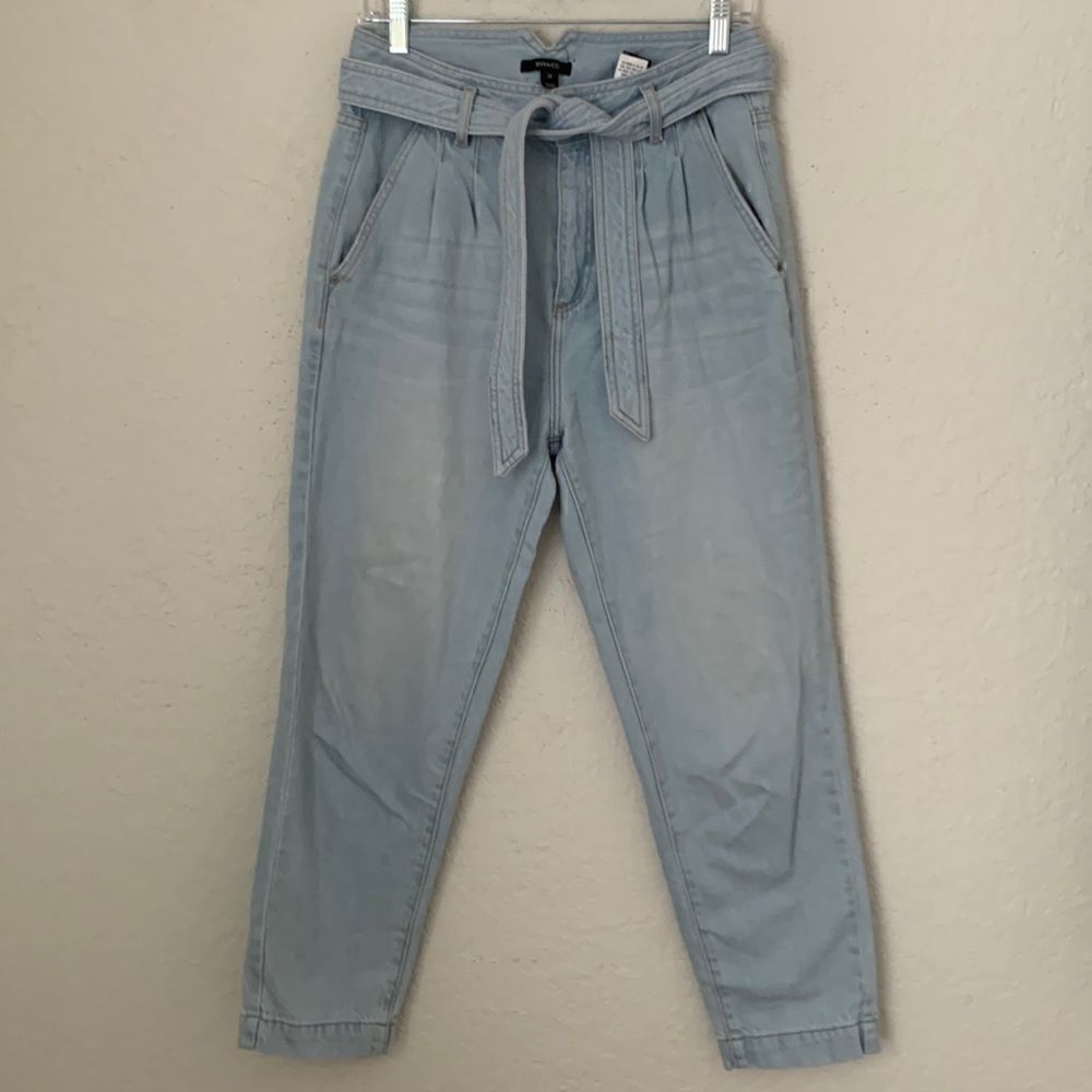 RW & CO. Light Wash Denim With Belt High Rise Size 28